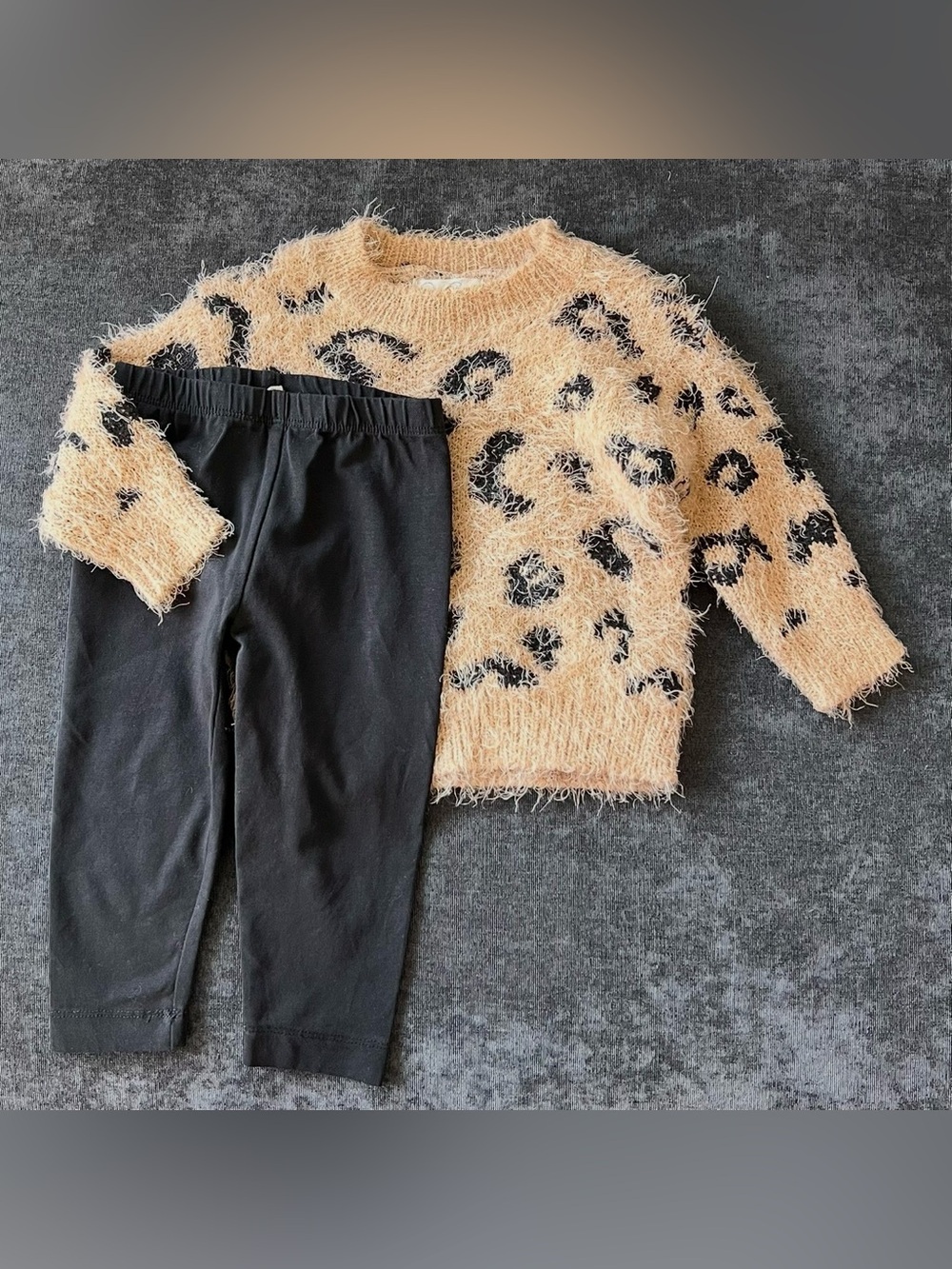 Jessica Simpson Girls Leopard Sweater and Legging Set Size 12 Months